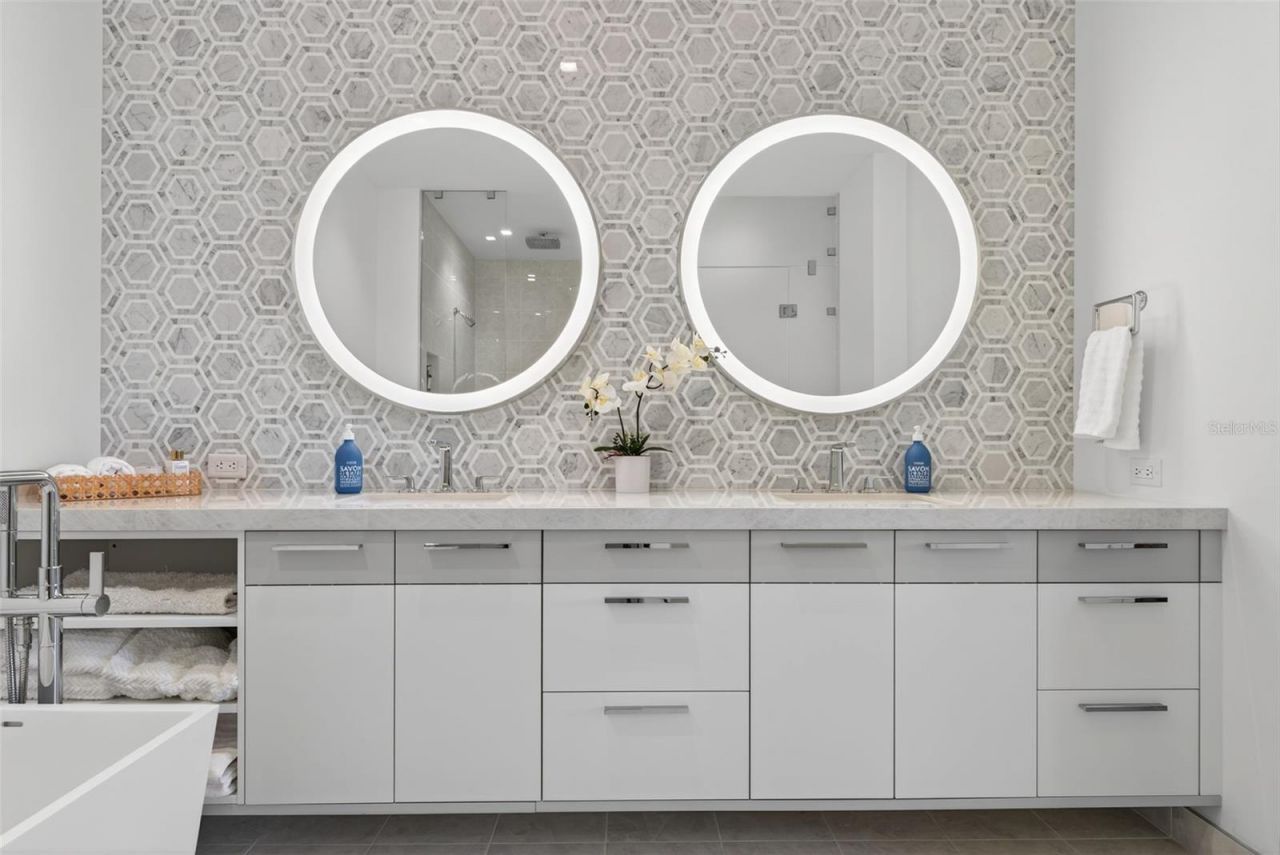 1591 Gulf Of Mexico Drive, Unit 216, Longboat Key, FL 34228 Photo