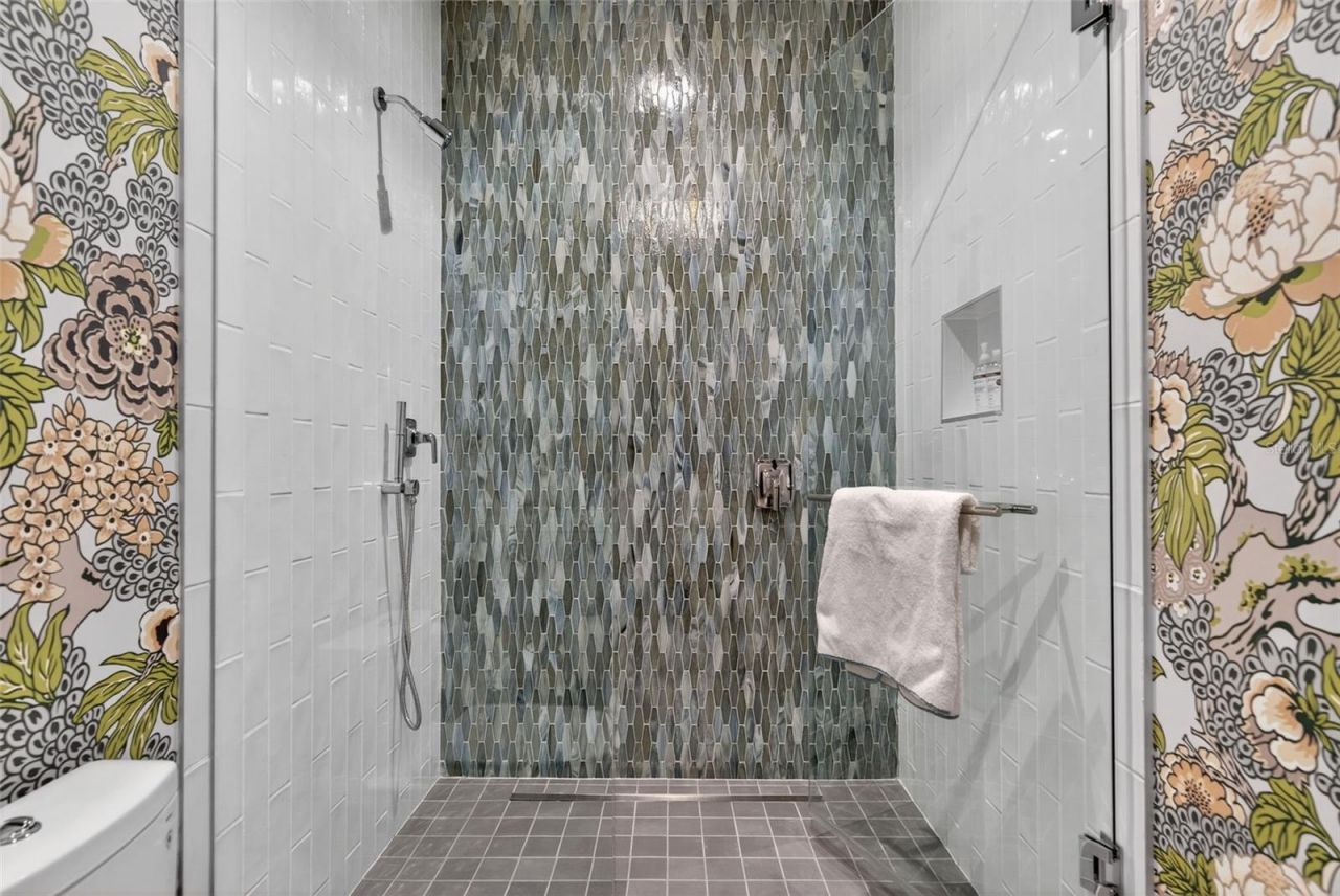 1591 Gulf Of Mexico Drive, Unit 216, Longboat Key, FL 34228 Photo