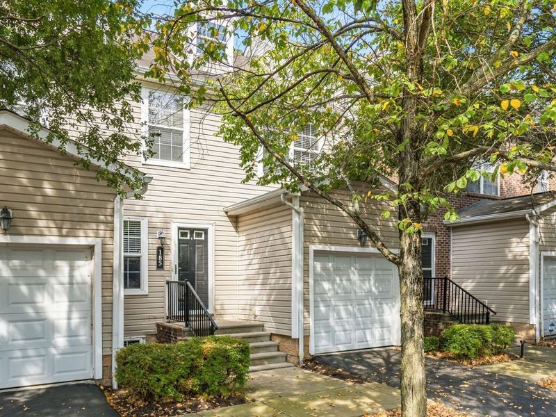 185 Prairiecreek Way, Columbus, OH 43213 Photo 2