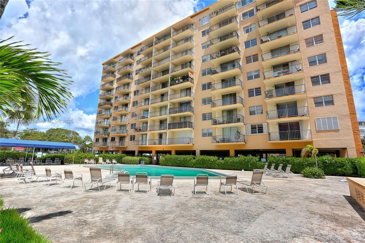 1470 NE 125th Ter, Unit PH12, North Miami, FL 33161 Photo