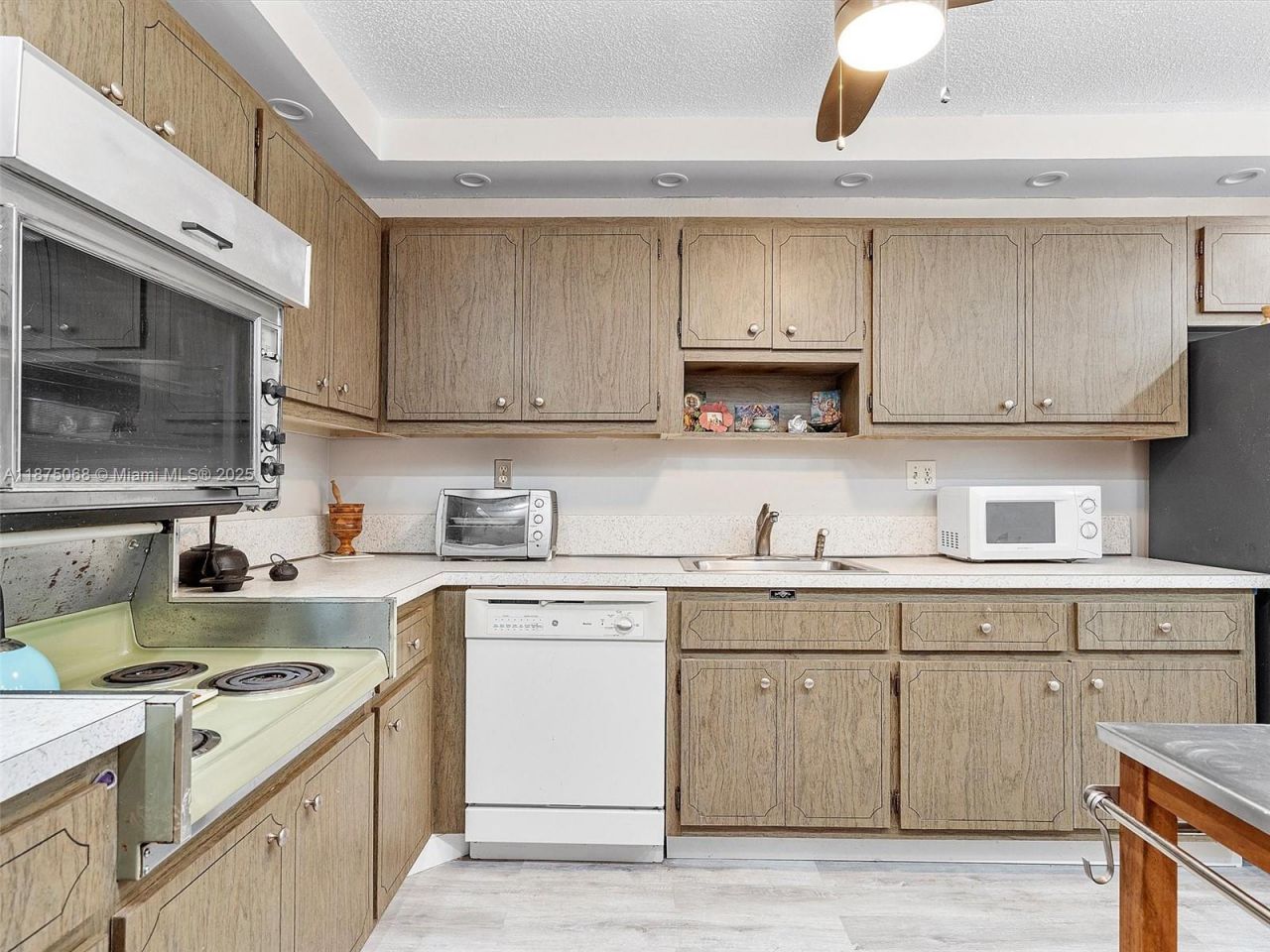 1470 NE 125th Ter, Unit PH12, North Miami, FL 33161 Photo