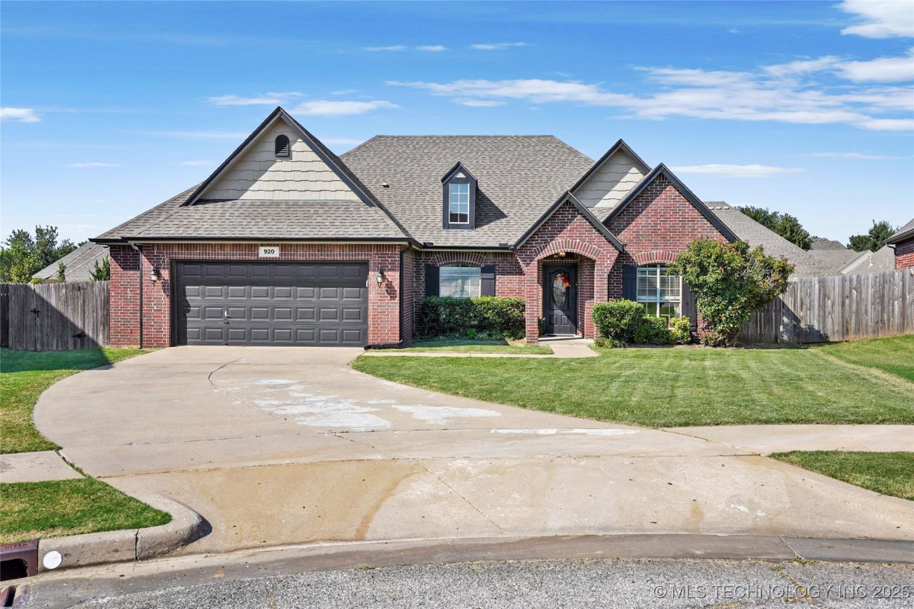 920 W Fargo Street, Broken Arrow, OK 74012 Main Photo