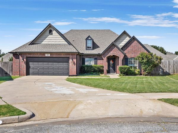 920 W Fargo Street, Broken Arrow, OK 74012