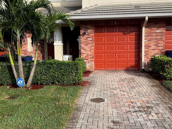 2904 NW 33rd Ter, Lauderdale Lakes, FL 33311
