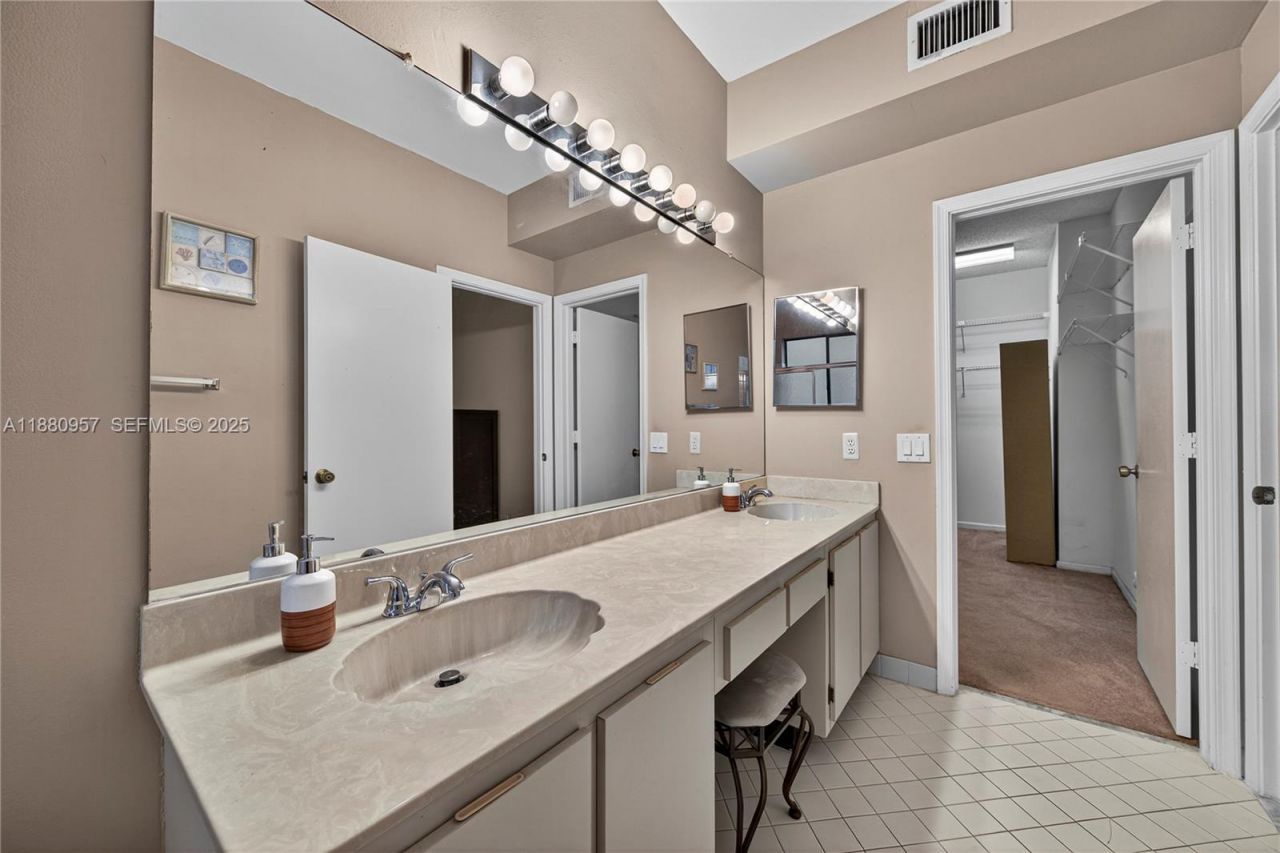 10541 NW 10th St, Unit A-129, Plantation, FL 33322 Photo