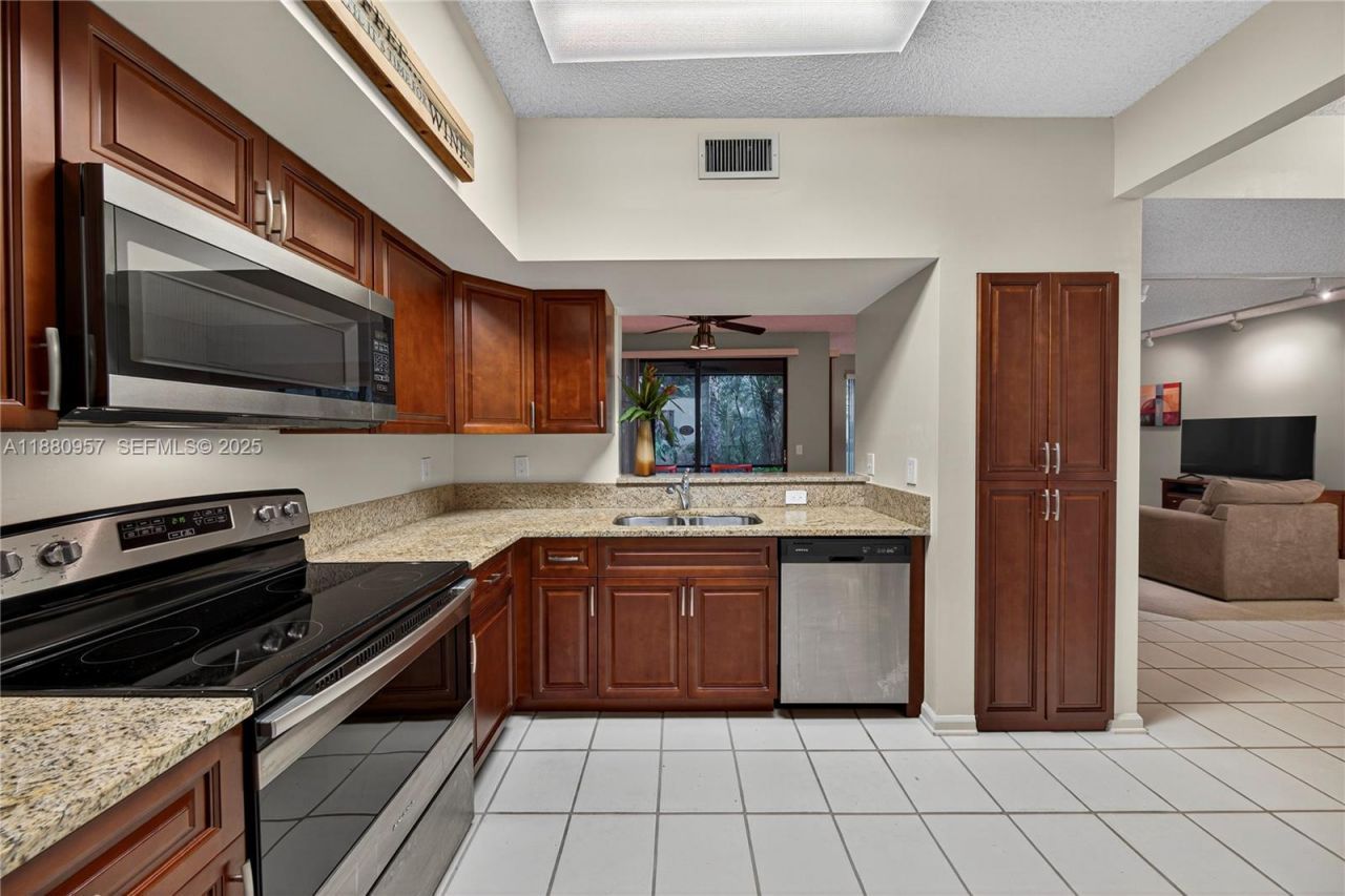 10541 NW 10th St, Unit A-129, Plantation, FL 33322 Photo