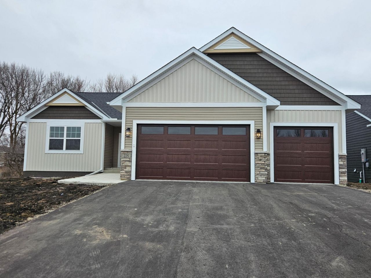 225 10th Avenue NE, Hutchinson, MN 55350