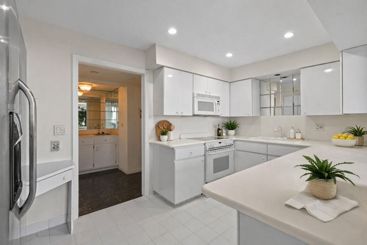 108 Lakeshore Drive, Unit 140, North Palm Beach, FL 33408 Photo