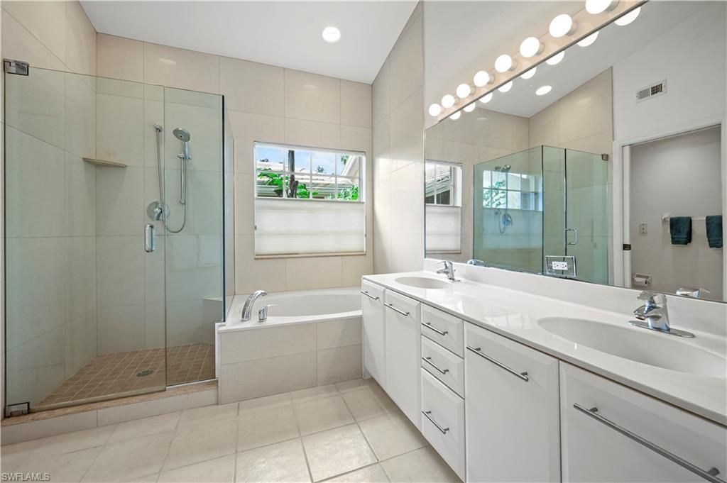 24827 Lakemont Cove Ln, Unit 203, Bonita Springs, FL 34134 Photo