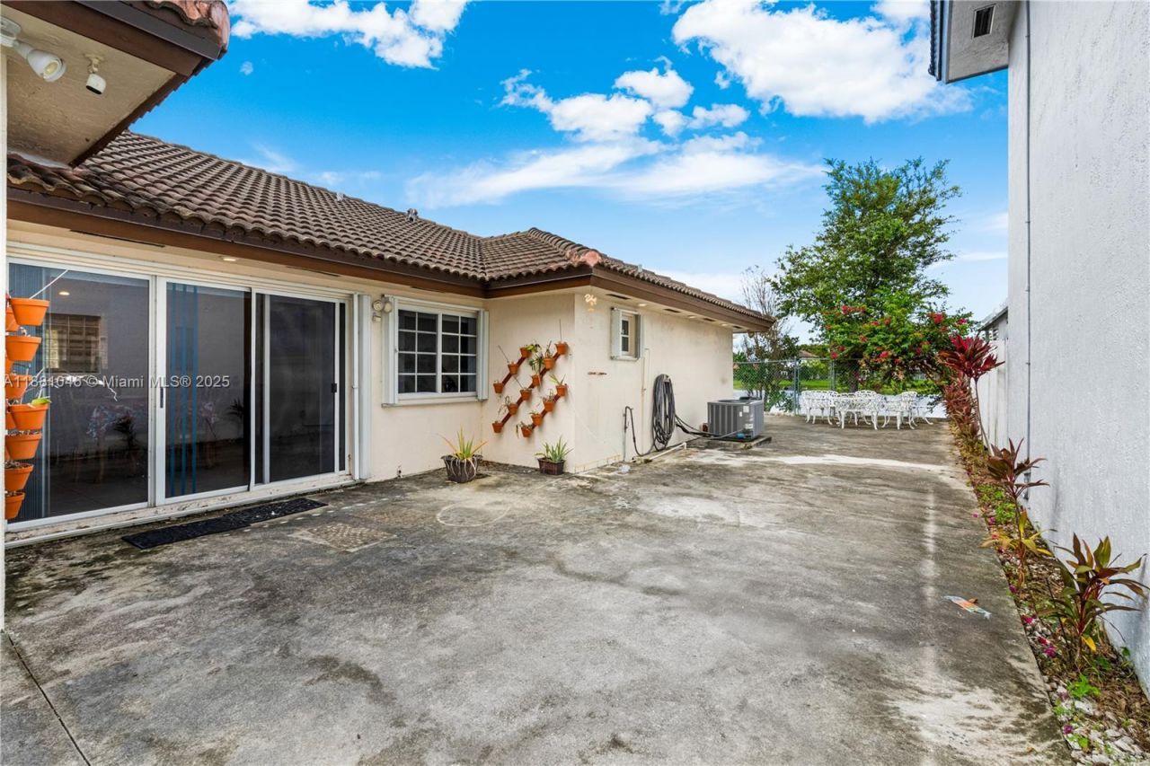 15351 SW 36th St, Miami, FL 33185 Photo