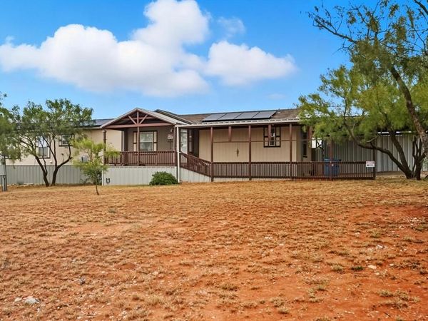 1104 W New Mexico Avenue, Sweetwater, TX 79556