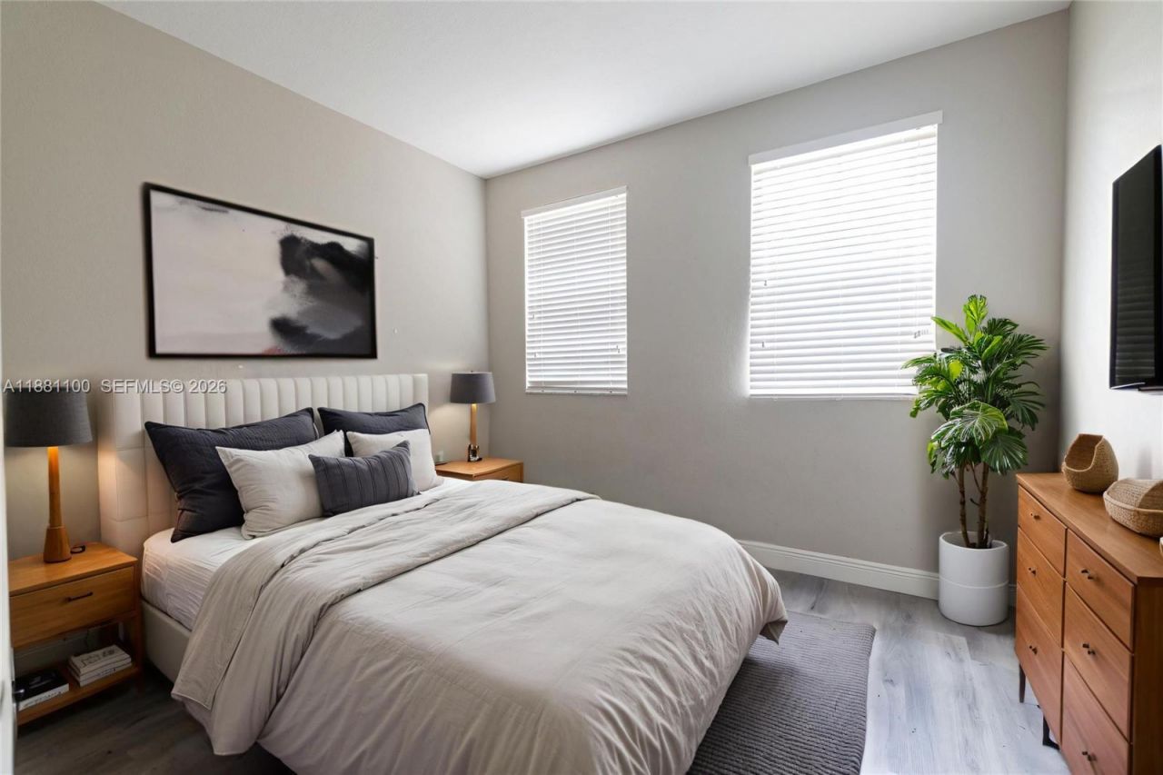 8069 NW 108th Pl, Doral, FL 33178 Photo