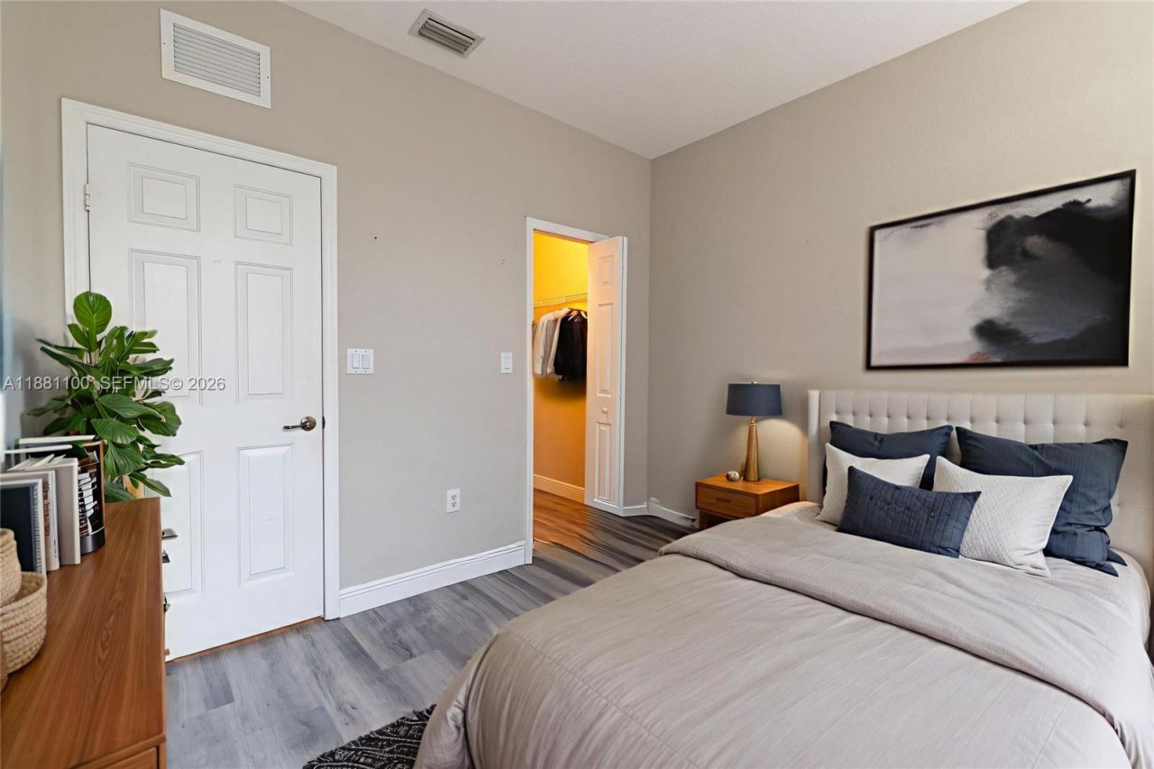 8069 NW 108th Pl, Doral, FL 33178 Photo