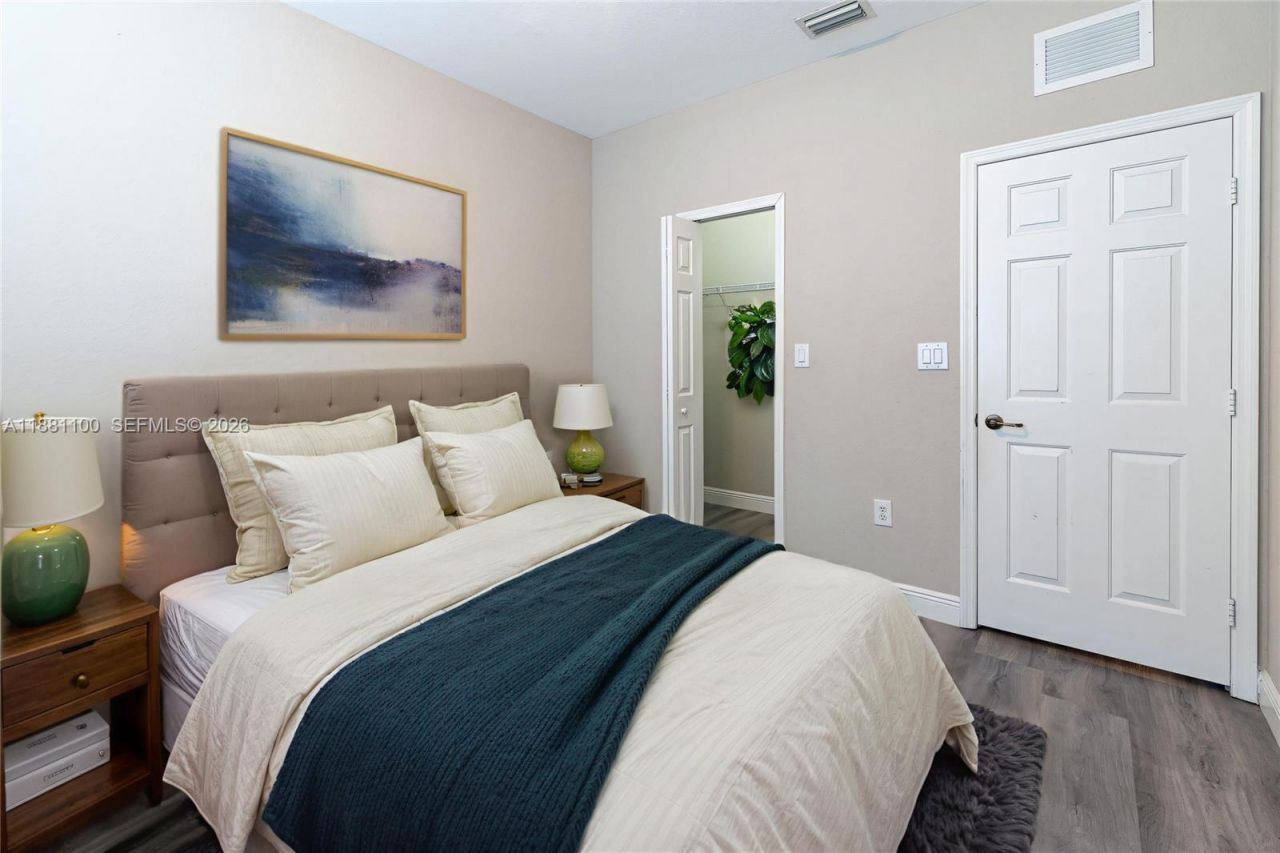 8069 NW 108th Pl, Doral, FL 33178 Photo