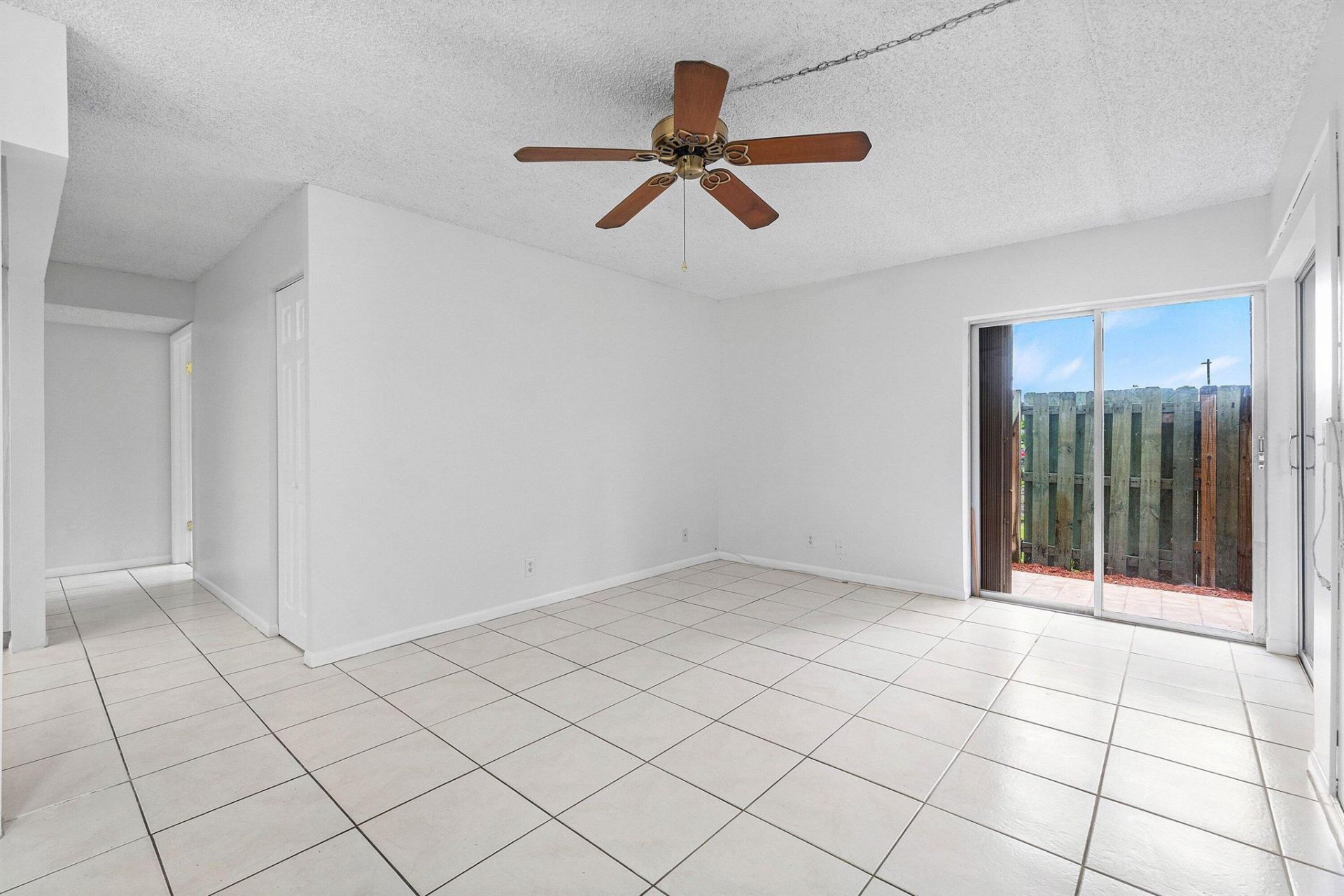 1876 Fairview Villas Drive, Unit 3, Palm Springs, FL 33406 Photo