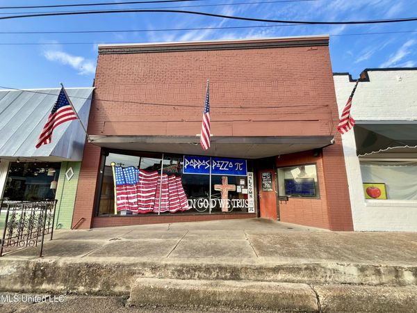 214 E Marion Avenue, Crystal Springs, MS 39059