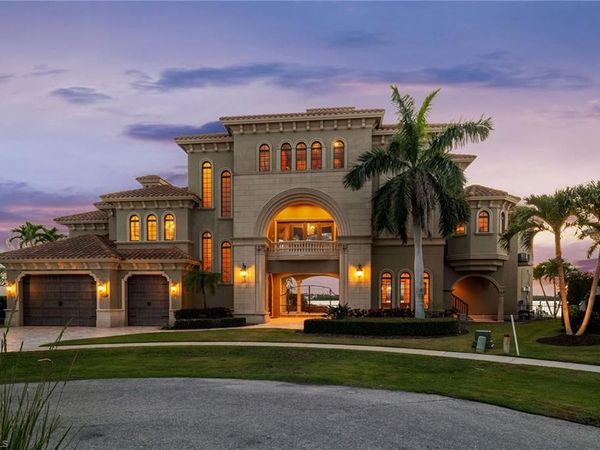 950 Giralda CT, MARCO ISLAND, FL 34145