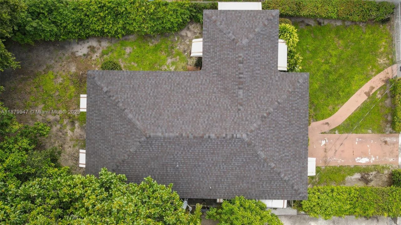 3265 NW 50th St, Miami, FL 33142 Photo