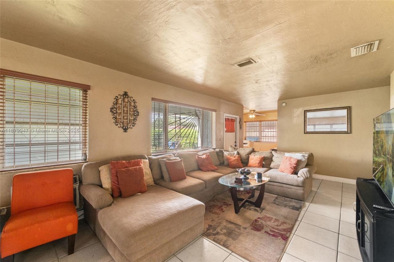 3265 NW 50th St, Miami, FL 33142 Photo