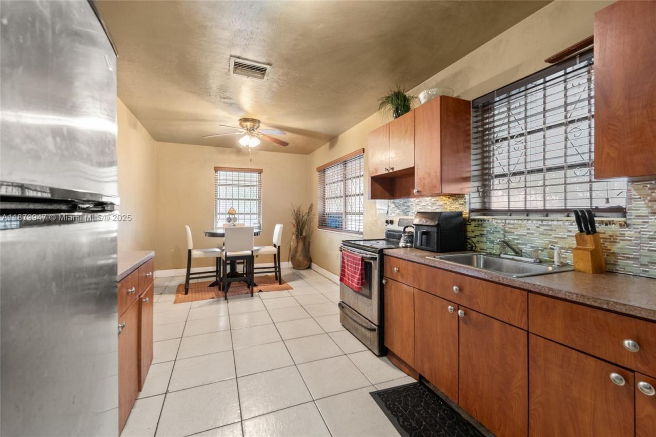 3265 NW 50th St, Miami, FL 33142 Photo