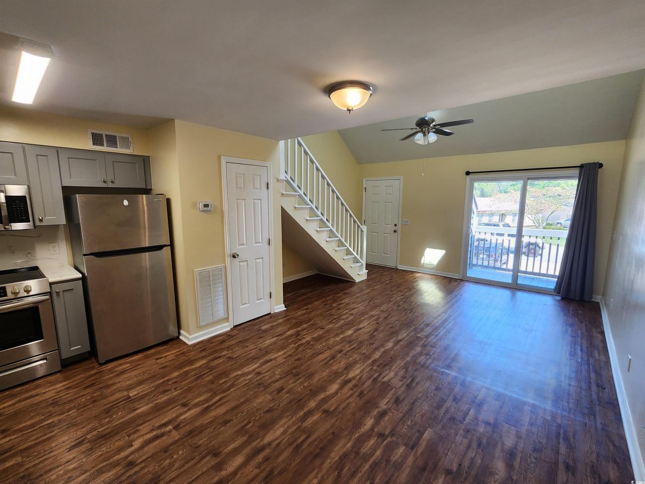 141 & 145 Colonial Circle Photo 10