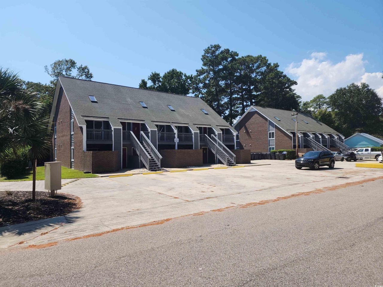 141 & 145 Colonial Circle Photo 11