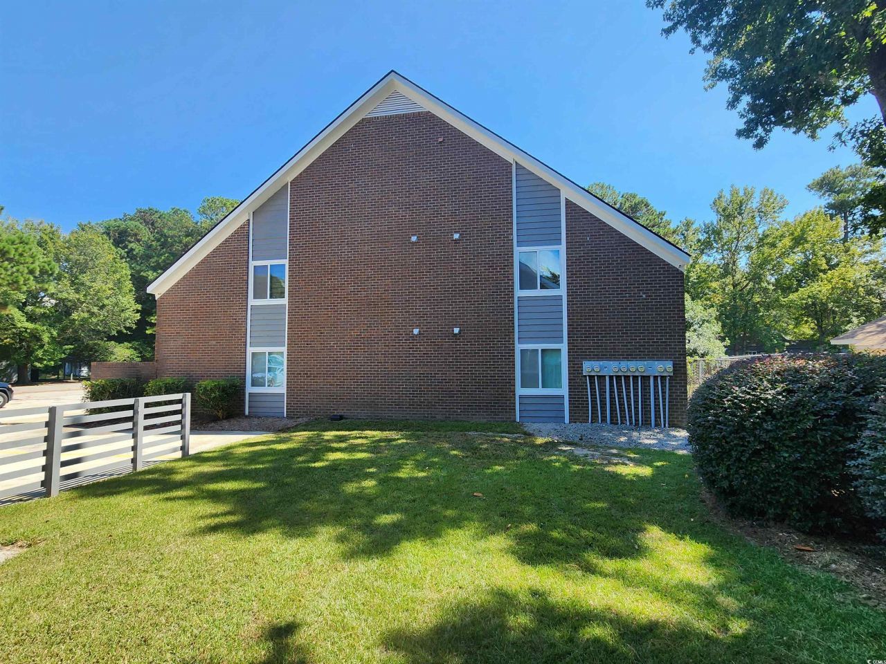 141 & 145 Colonial Circle Photo 14