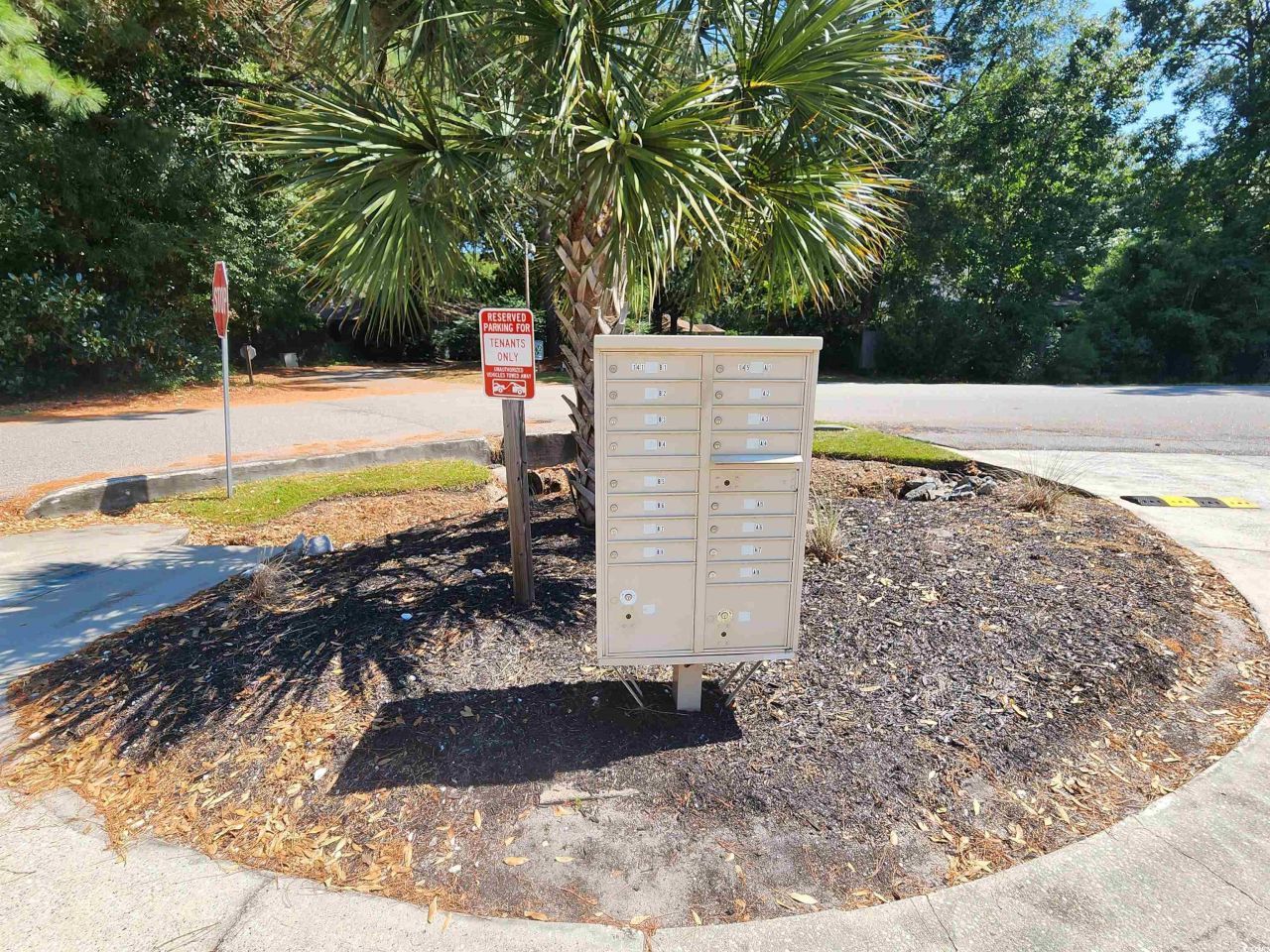 141 & 145 Colonial Circle Photo 17