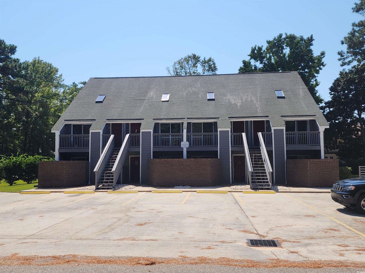 141 & 145 Colonial Circle Photo 19