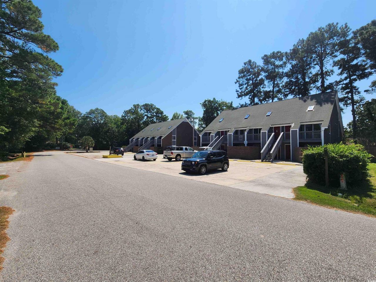 141 & 145 Colonial Circle Photo 4