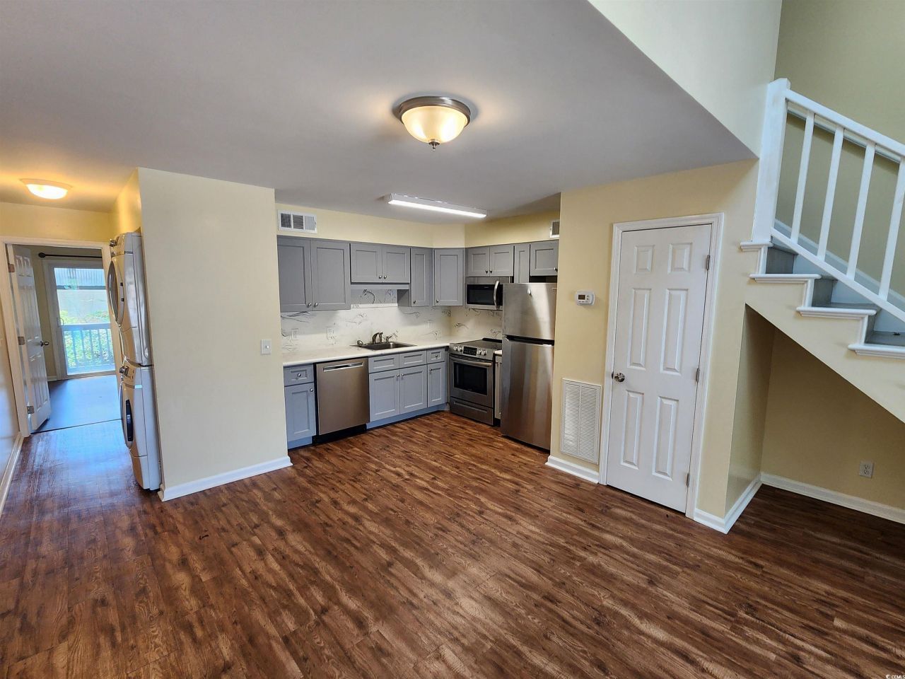 141 & 145 Colonial Circle Photo 5