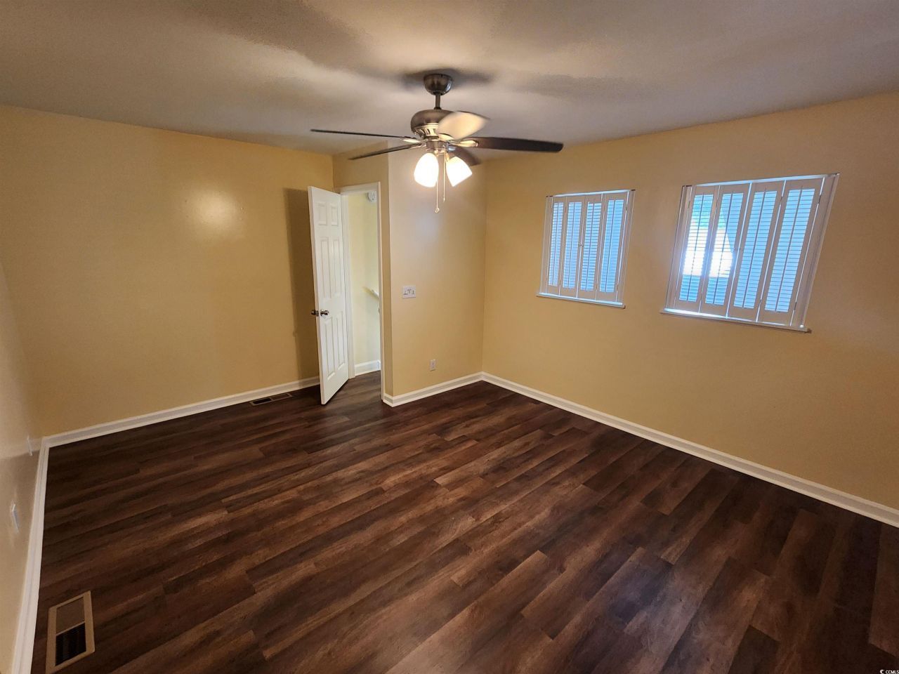 141 & 145 Colonial Circle Photo 8