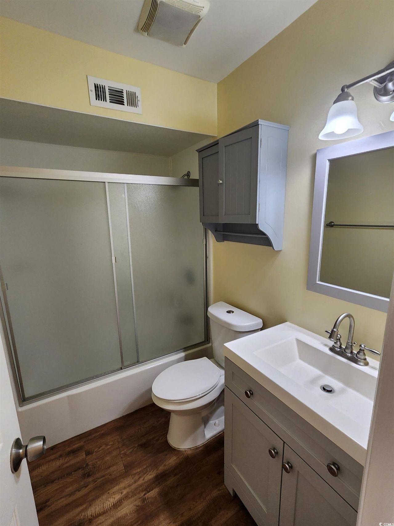 141 & 145 Colonial Circle Photo 9