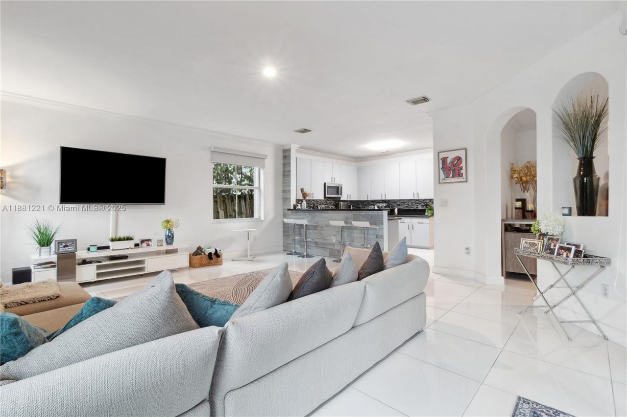 11257 NW 78th St, Doral, FL 33178 Photo