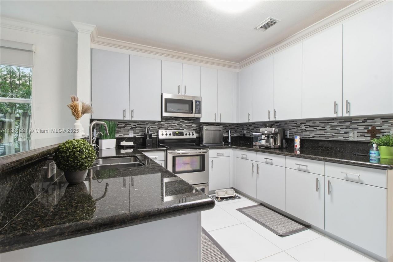 11257 NW 78th St, Doral, FL 33178 Photo