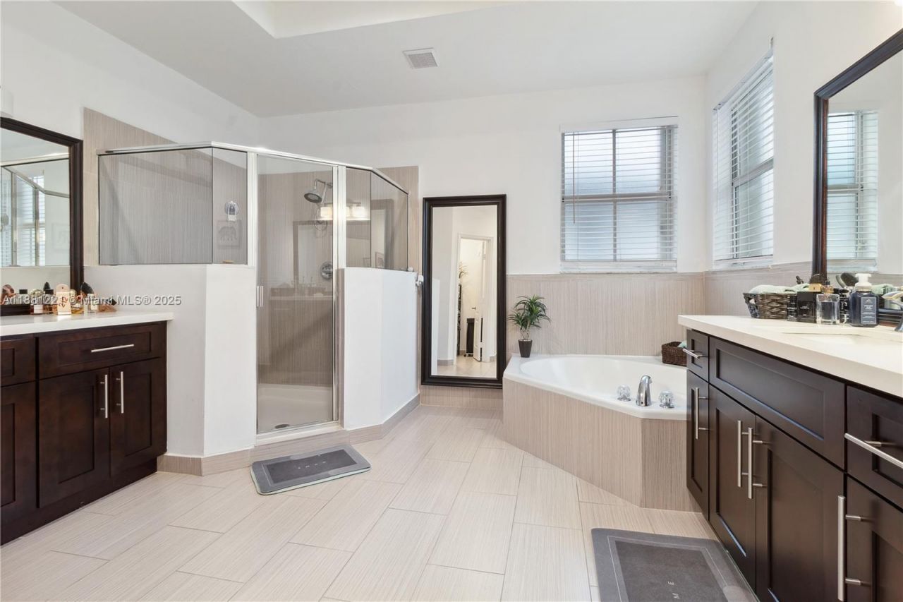 11257 NW 78th St, Doral, FL 33178 Photo