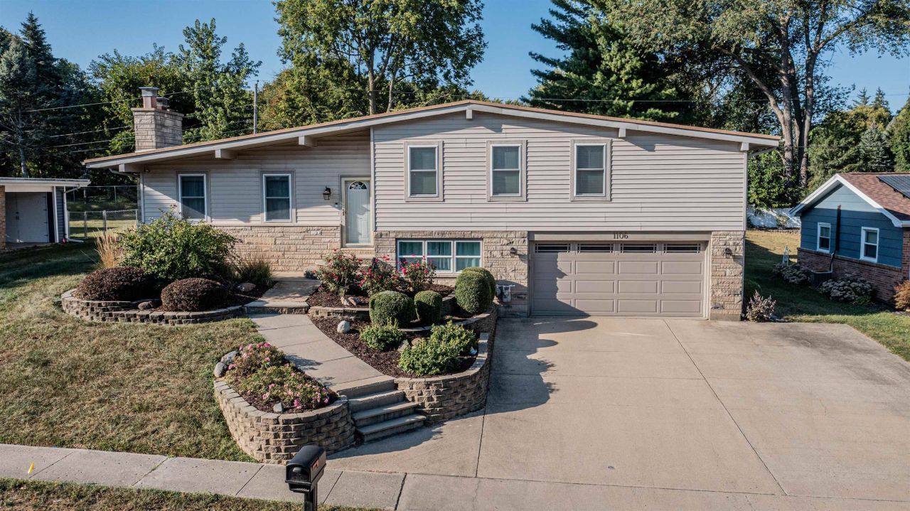 1106 Beech Drive, Dixon, IL 61021 Main Photo