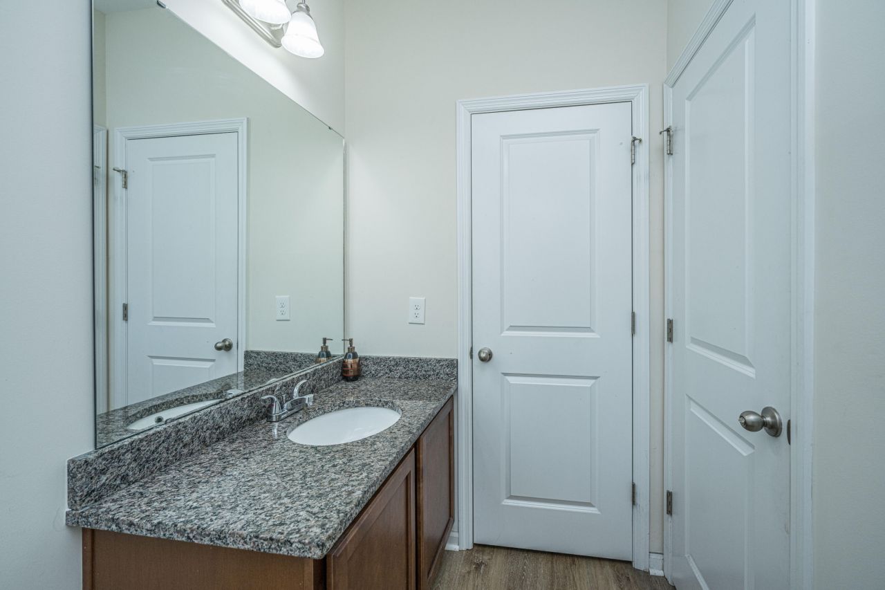 380 Flyway Road Photo 17