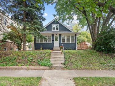 388 Snelling Avenue S, Saint Paul, MN 55105