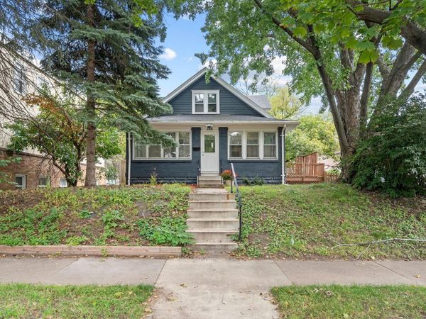 388 Snelling Avenue S, Saint Paul, MN 55105