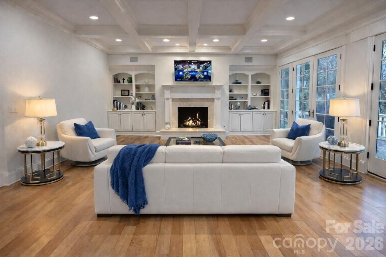 946 Laurel Creek Lane, Charlotte, NC 28211 Main Photo