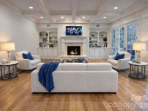 946 Laurel Creek Lane, Charlotte, NC 28211