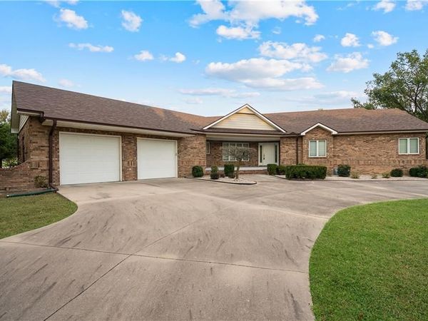 707 Quail Creek Road, Parsons, KS 67357