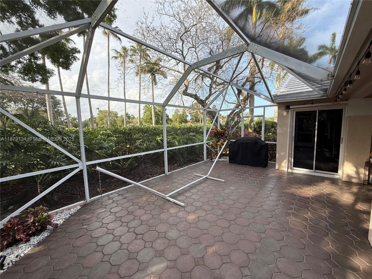 1040 Wilshire Cir W, Pembroke Pines, FL 33027 Photo