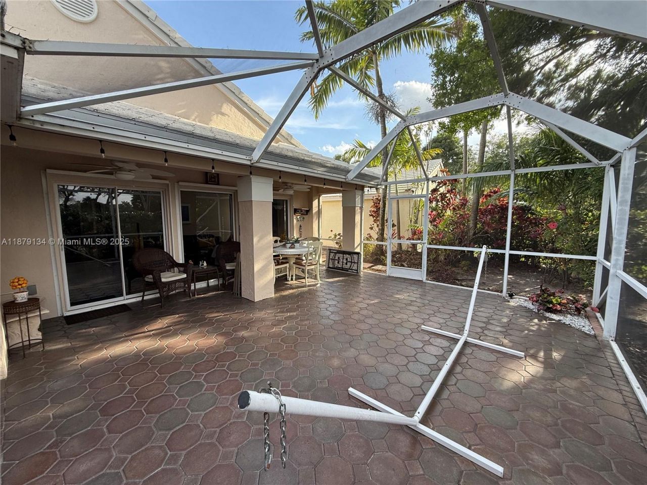 1040 Wilshire Cir W, Pembroke Pines, FL 33027 Photo