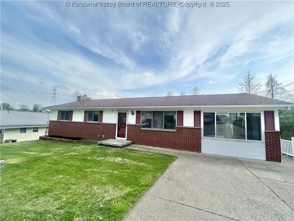 105 Holley Drive, Nitro, WV 25143