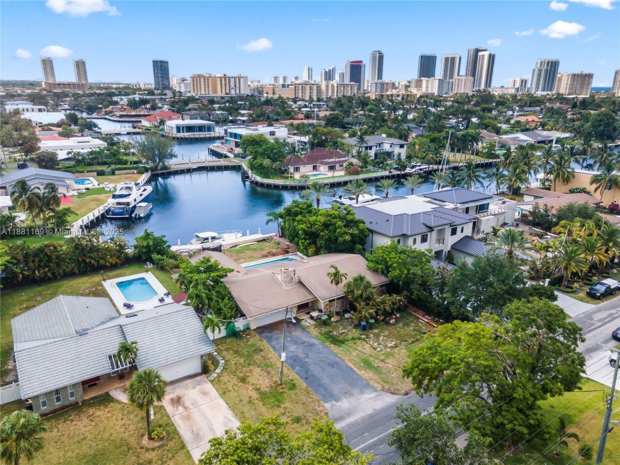 496 Holiday Dr, Hallandale Beach, FL 33009 Photo