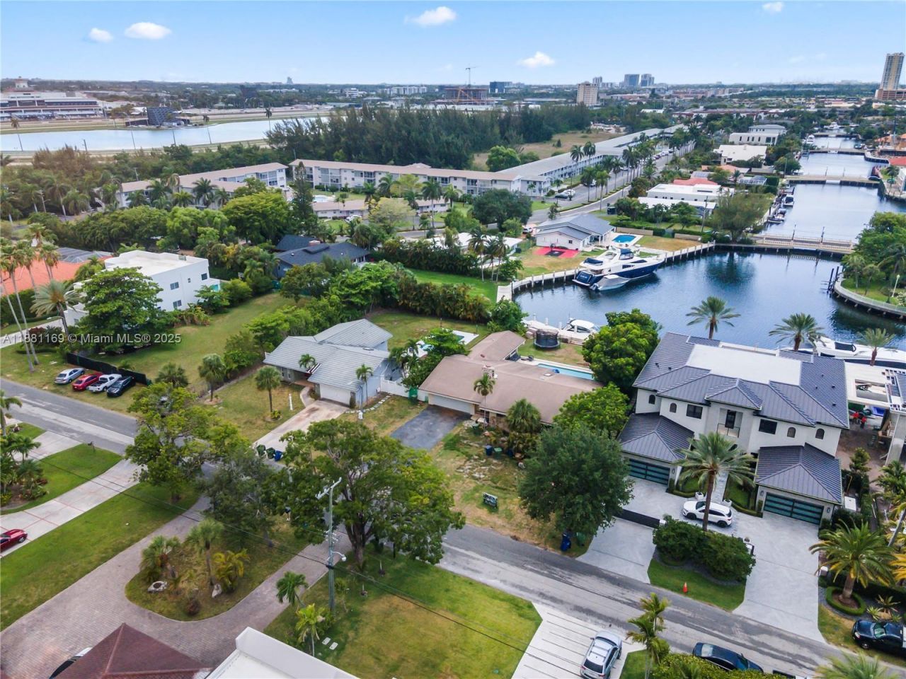 496 Holiday Dr, Hallandale Beach, FL 33009 Photo