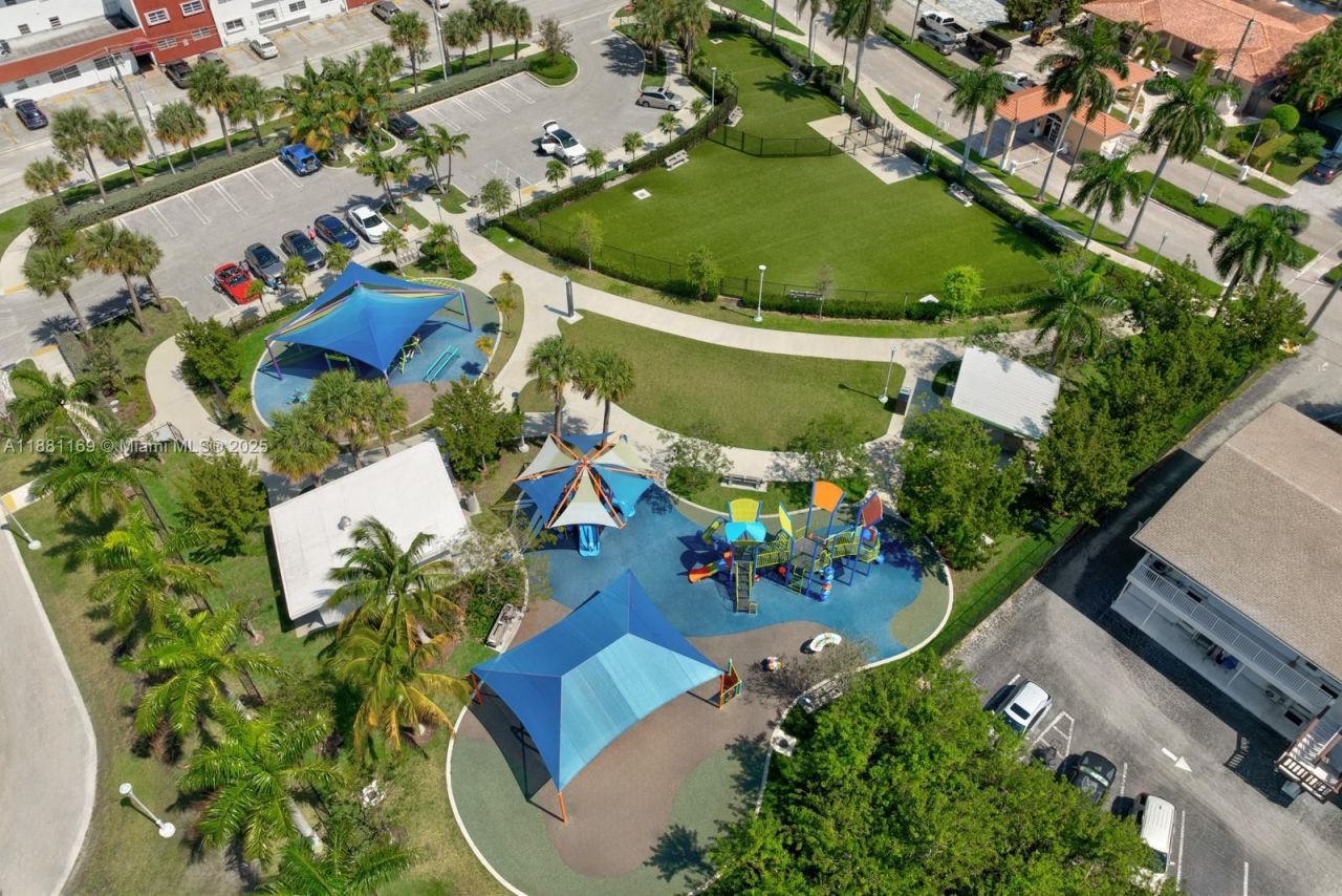 496 Holiday Dr, Hallandale Beach, FL 33009 Photo