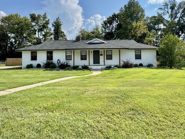 127 New Castle Dr, Florence, AL